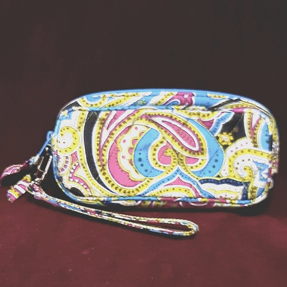 Vera Bradley Quilted Wristlet! 7"W X 3"L